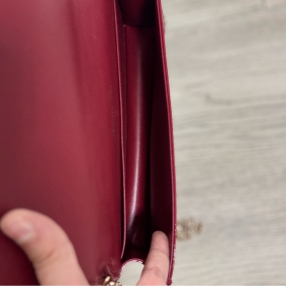 Lady Dior Pouch
Cherry Red Patent Cannage Calfskin - Picture 3 of 11